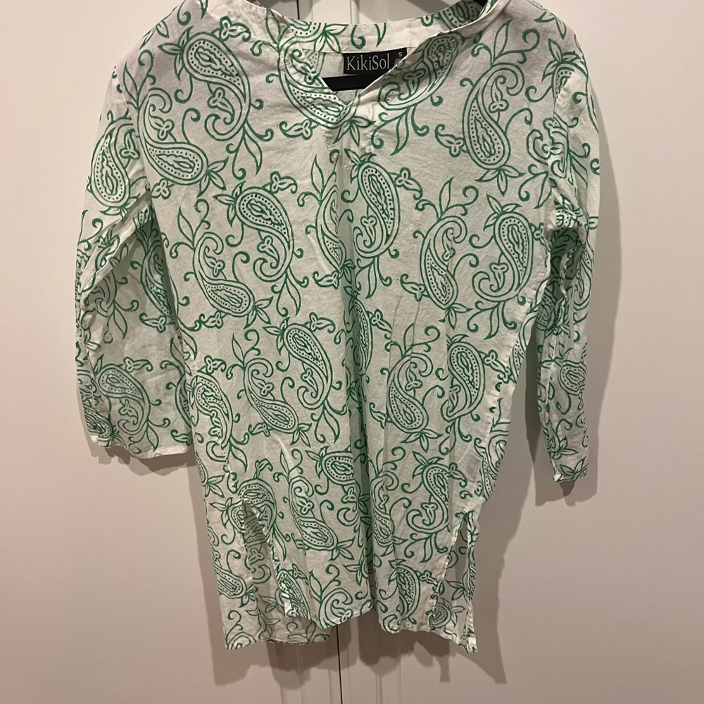 This adorable beach cover up is perfect for people who love a bit of green <3